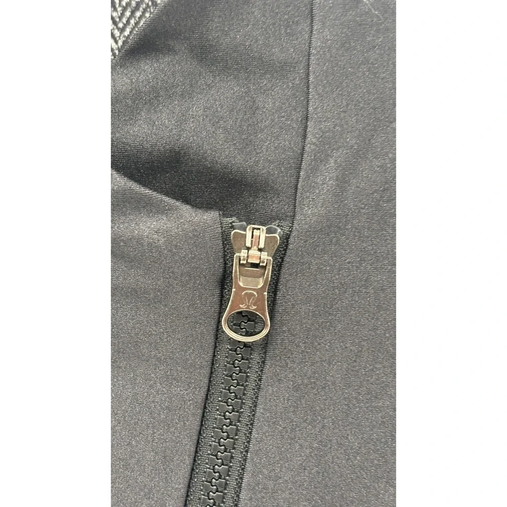 Lululemon Jacket Emerge Renewed Women Size 6 Gray Black Full Zip Moto Style Luon
